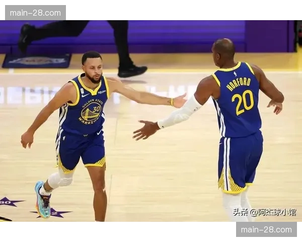 勇士残阵战术弹性 科尔通过人员调配与简化进攻挖掘角色球员潜能 勇士残阵战术弹性 科尔通过人员调配与简化进攻挖掘角色球员潜能